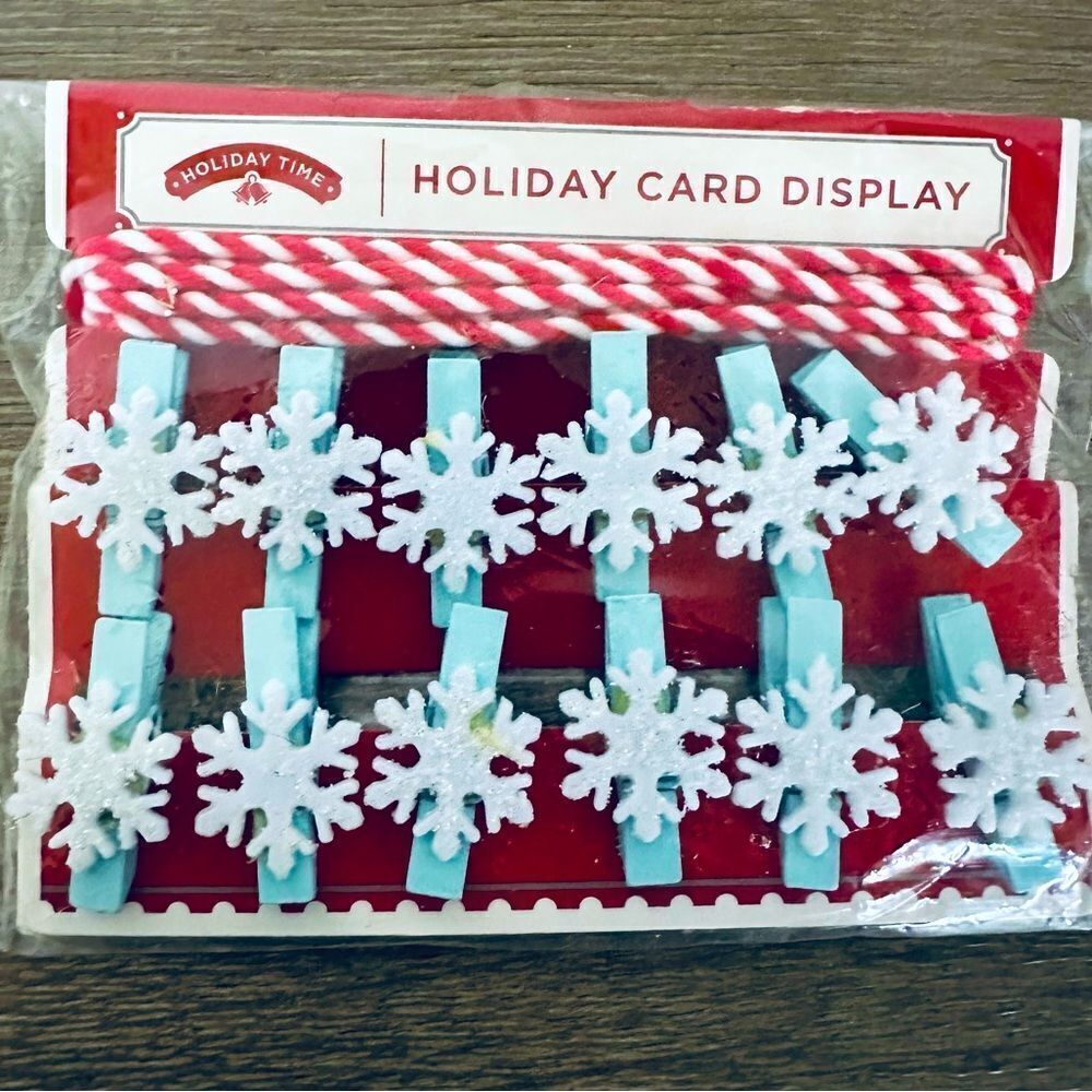Holiday Greeting Card Display Snowflake Clips Banner